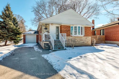 25 Allonsius Drive, Etobicoke, ON, M9C3N4 | Card Image