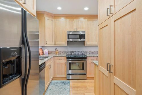 f31-200 P St, Sacramento, CA, 95814-6259 | Card Image