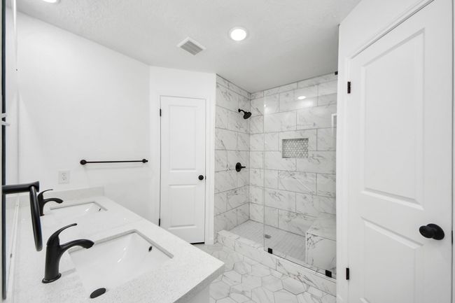 2712 Laurel Creek Way, House other with 4 bedrooms, 2 bathrooms and 2 parking in Pearland TX | Image 21