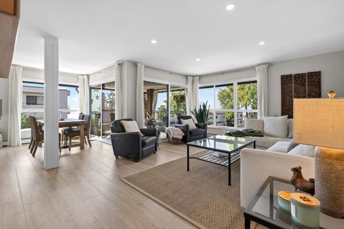 302-1290 Martin St, White Rock, BC, V4B3W3 | Card Image