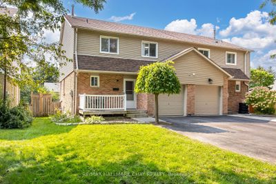 58 Astorville Sq, House attached with 3 bedrooms, 2 bathrooms and 6 parking in Brampton ON | Image 3