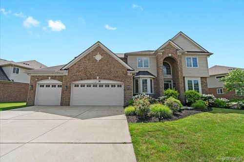 27647 Estrada Ln, Novi, MI, 48374-4211 | Card Image