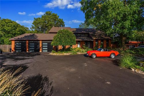 487 Ridge Rd E, Grimsby, ON, L3M0K5 | Card Image