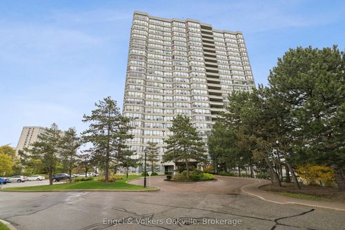201-22 Hanover Rd, Brampton, ON, L6S5K7 | Card Image