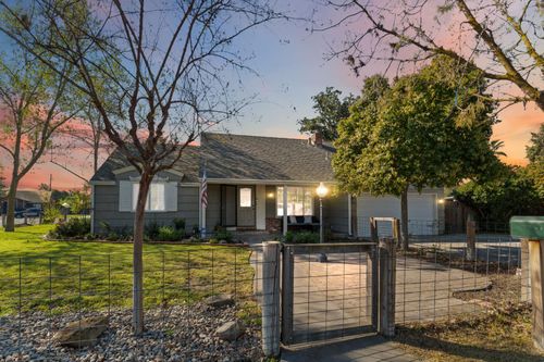 3144 E Sussex Way, Fresno, CA, 93726 | Card Image