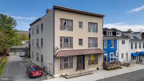 118 Valley St, Lewistown, PA, 17044-1882 | Card Image