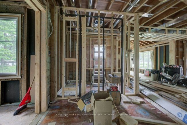 1030 Dundas St S, House other with 4 bedrooms, 1 bathrooms and 4 parking in Cambridge ON | Image 9