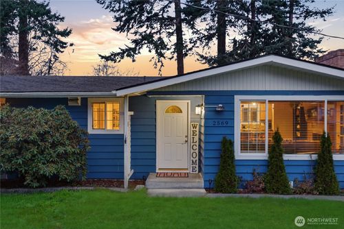 2569 Airline Way, Oak Harbor, WA, 98277-8939 | Card Image