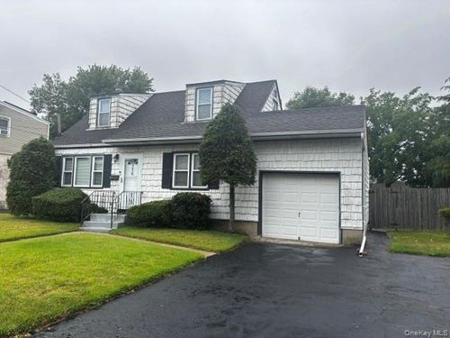 216 Bergen Ct, Copiague, NY, 11726-4804 | Card Image