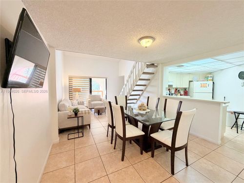 206-1-10233 Nw 9th Street Cir, Miami, FL, 33172-6632 | Card Image