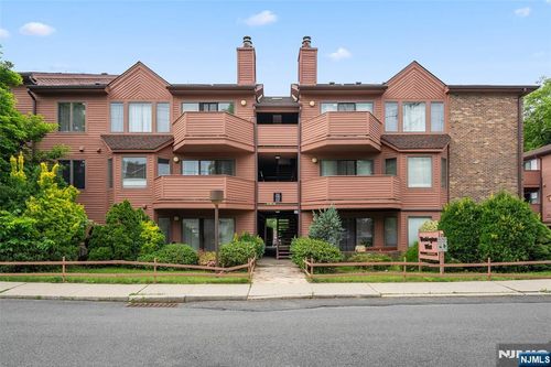 216A Washington Ave, Fort Lee, NJ, 07024-4000 | Card Image
