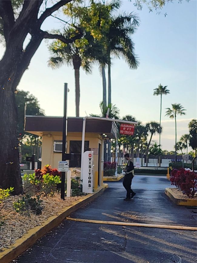APT-211 - 3341 Nw 47 Th Ter, Condo with 1 bedrooms, 2 bathrooms and null parking in Lauderdale Lakes FL | Image 47
