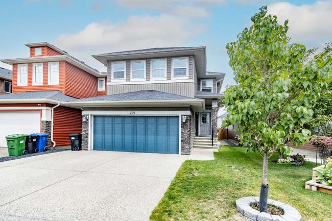 229 Evanspark Gardens Nw, Home with 4 bedrooms, 2 bathrooms and 4 parking in Calgary AB | Image 2
