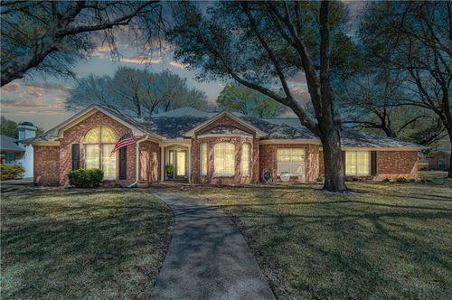 10001 Creek Bend Drive, Woodway, TX, 76712 | Card Image