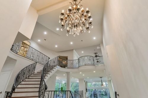 b-15 W Shady Ln, Houston, TX, 77063-1303 | Card Image