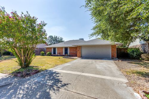 106 Sidney Dr, Glenn Heights, TX, 75154-8230 | Card Image