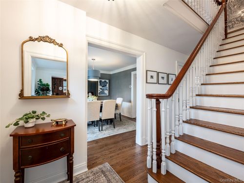 126 Northwoods Rd, Manhasset, NY, 11030-1613 | Card Image