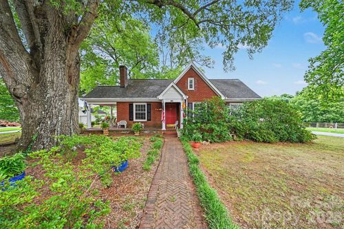 806 S Main Ave, Newton, NC, 28658-3524 | Card Image