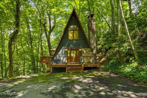 1215 N Baden Dr, Gatlinburg, TN, 37738-3804 | Card Image