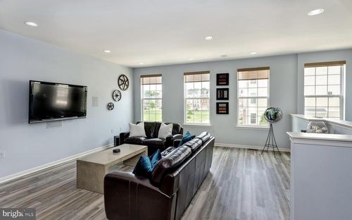 47 Riverwalk Blvd, BURLINGTON, NJ, 08016-1066 | Card Image