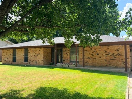 906 Zahara St, Bowie, TX, 76230-3908 | Card Image