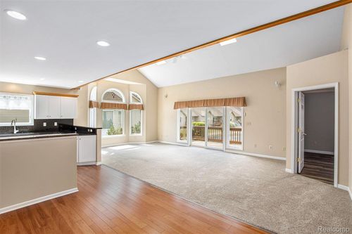 2063 Golfcrest Dr, Davison, MI, 48423-8377 | Card Image