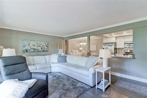 b-670 Via Mendoza, Laguna Woods, CA, 92637-4700 | Card Image