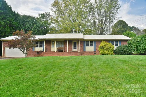 24 Camelot Dr, Clyde, NC, 28721-9707 | Card Image