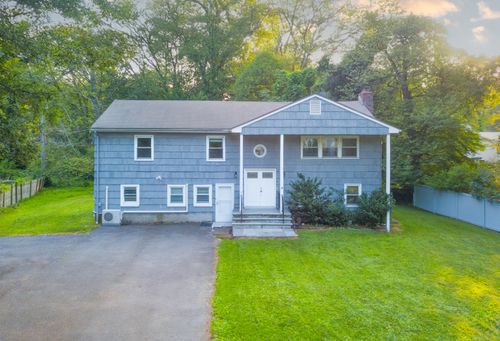 4 Robert Ln, Westport, CT, 06880-5728 | Card Image