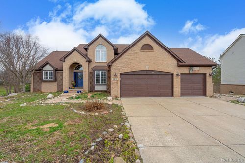 185 Columbia Dr, South Lyon, MI, 48178-1886 | Card Image