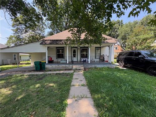 304 S Rogers Rd, Louisburg, KS, 66053-4043 | Card Image