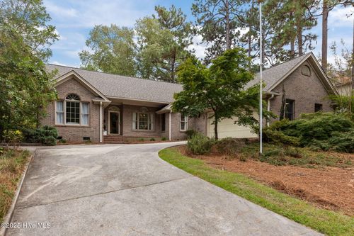 170 Bridle Path Cir, Pinehurst, NC, 28374-8480 | Card Image