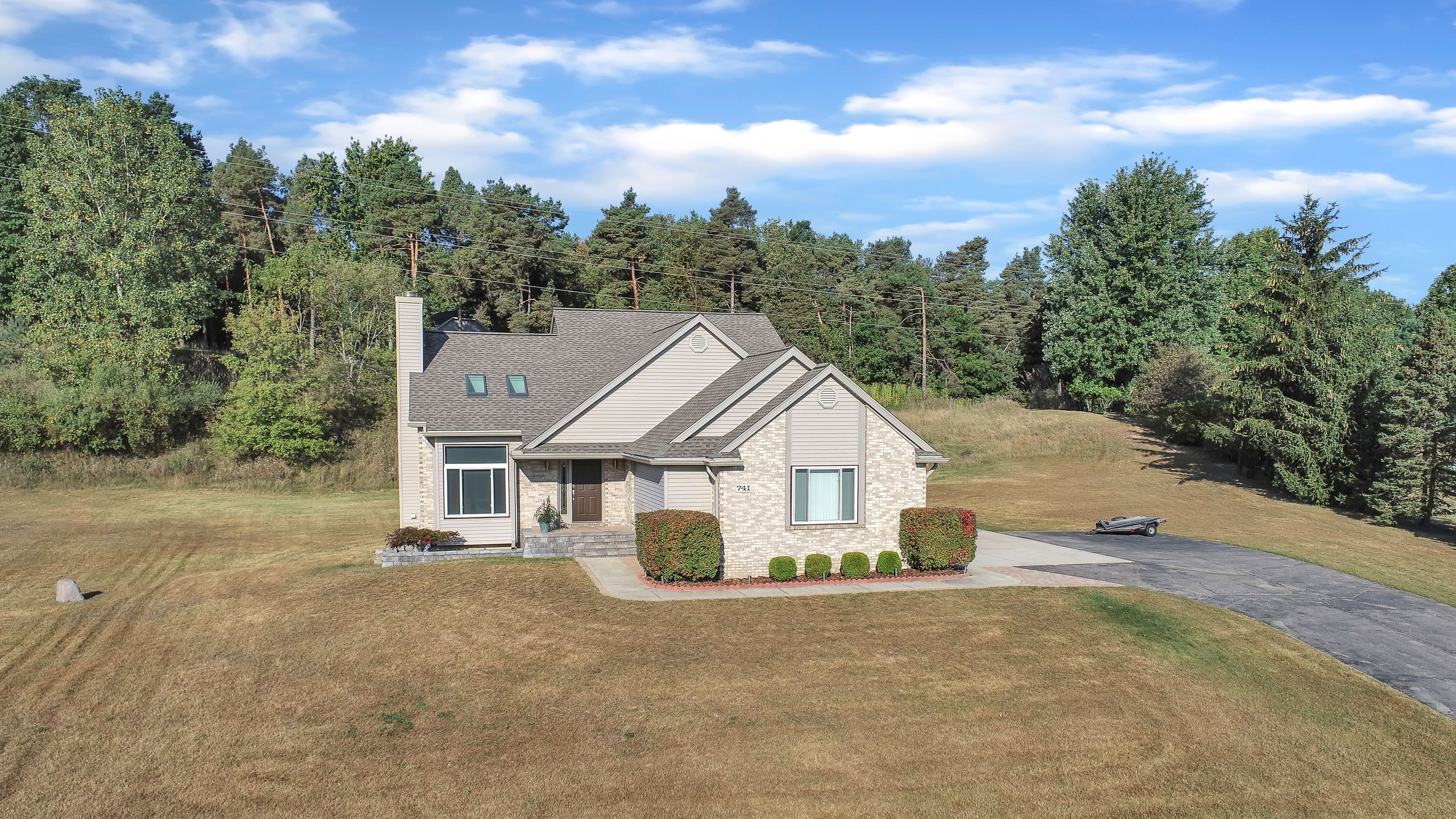 Vivian Ln, Oxford, MI 48371