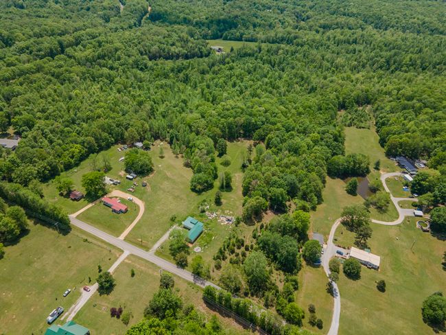 2724 She Boss Rd, House other with 2 bedrooms, 2 bathrooms and 4 parking in Duck River TN | Image 24