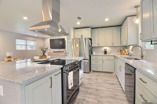 7964 Fairlane Dr, Denham Springs, LA, 70726-2018 | Card Image