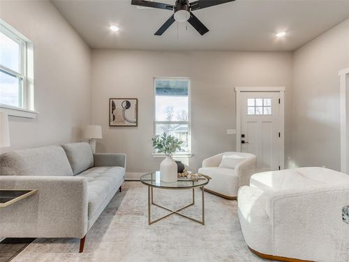 805 E Harrison Ave, Guthrie, OK, 73044-5206 | Card Image