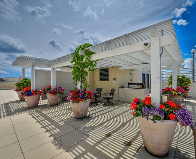 Roof top patio with BBQ | Image 27