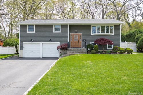 25 Fisher Rd, Commack, NY, 11725-5302 | Card Image