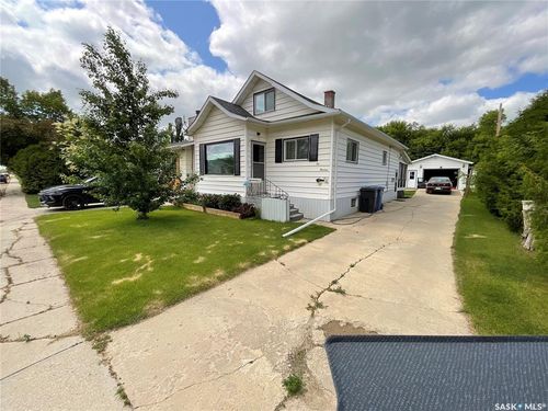 213 1st Ave E, Blaine Lake, SK, S0J0C8 | Card Image