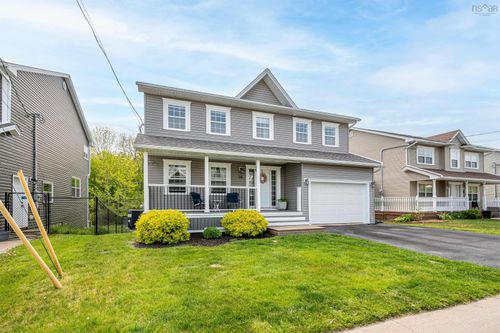 26 Darlington Dr, House with 4 bedrooms, 3 bathrooms and 3 parking in Middle Sackville NS | Card Image