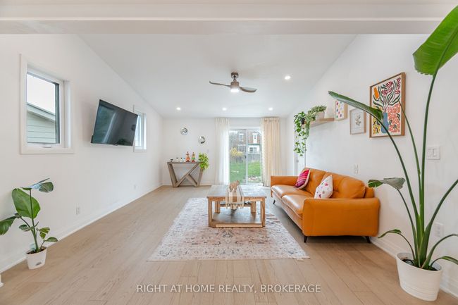 86 Glasgow St, House other with 4 bedrooms, 3 bathrooms and 4 parking in Kitchener ON | Image 16
