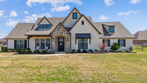 9025 N 65th East Pl, Owasso, OK, 74055-7677 | Card Image