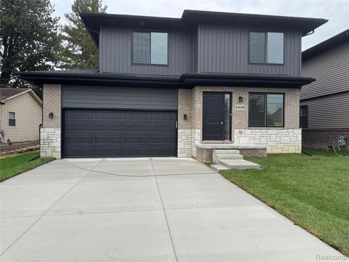 19158 Voiland St, Roseville, MI, 48066-6920 | Card Image