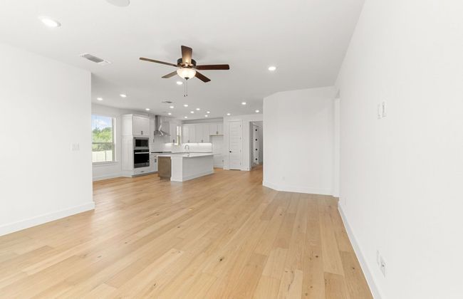 217 Peach Orchard Ln, House other with 4 bedrooms, 3 bathrooms and 2 parking in Georgetown TX | Image 4