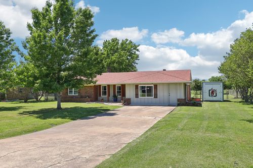 131 Carol Ln, Red Oak, TX, 75154-7603 | Card Image