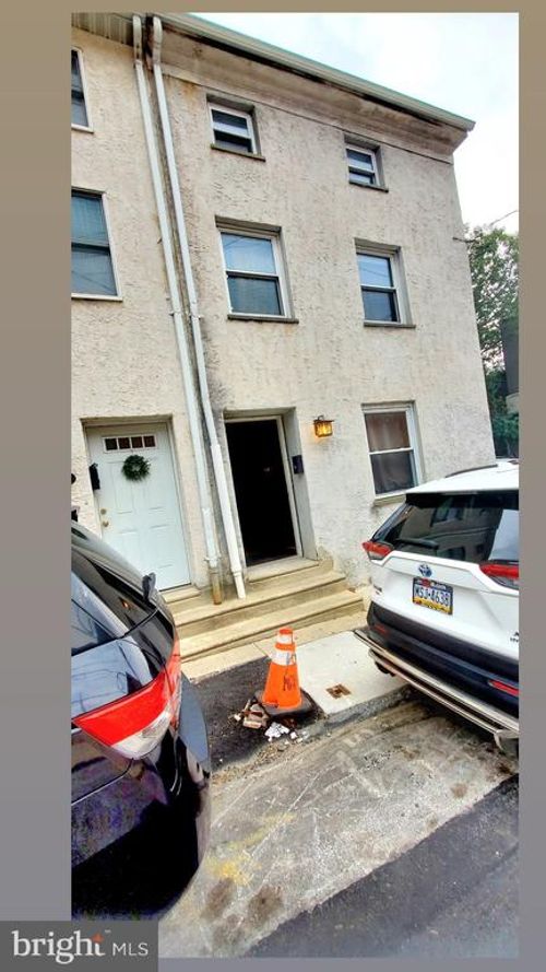 105 Carson St, PHILADELPHIA, PA, 19127-1307 | Card Image