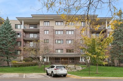 307 - 1700 2nd Street, Condo with 2 bedrooms, 2 bathrooms and 2 parking in Highland Park IL | Image 1