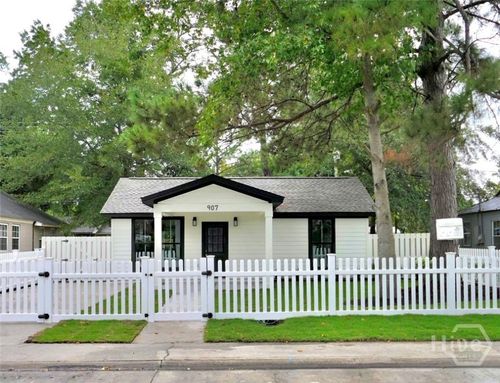 907 Cubbedge St, Savannah, GA, 31415-3164 | Card Image