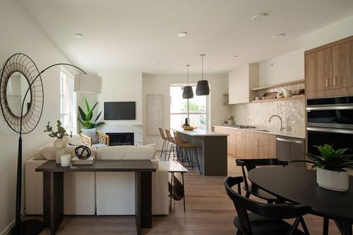 7 West Dr, Excelsior, MN, 55331-2204 | Card Image