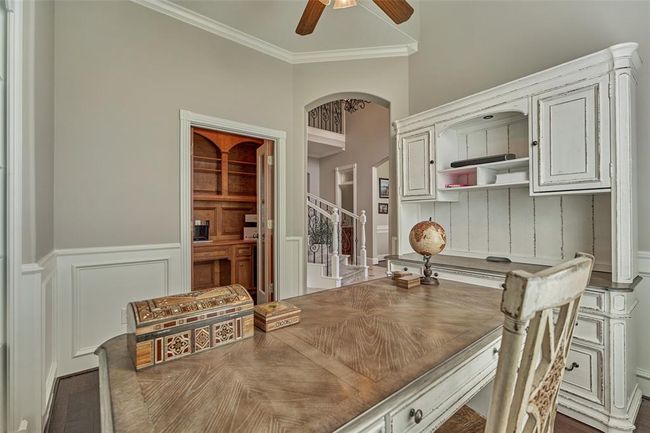 Discover the sophisticated charm of this elegant study, perfect for work or relaxation. | Image 6